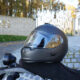 casque de moto noir