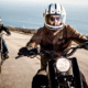 deux motards sur la route